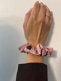 „BLUSH PINK“ ARMANI šilko gumytė