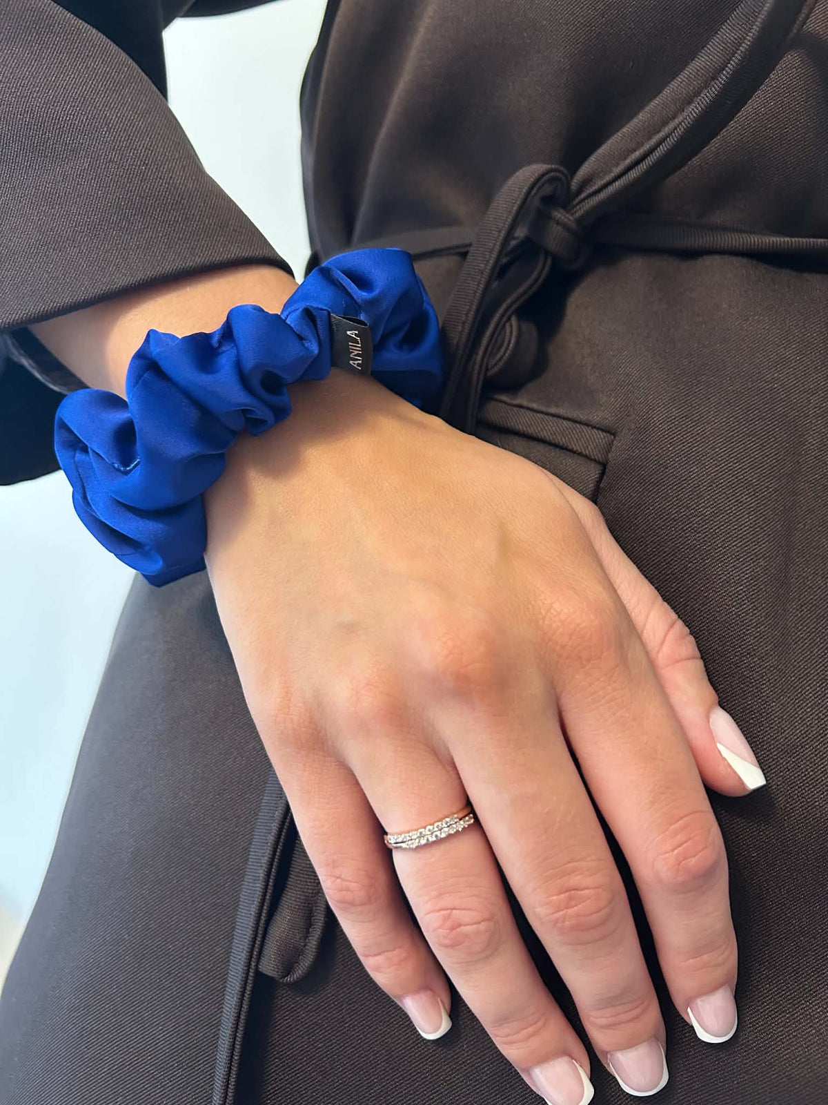 „CLASSIC BLUE“ ARMANI šilko gumytė