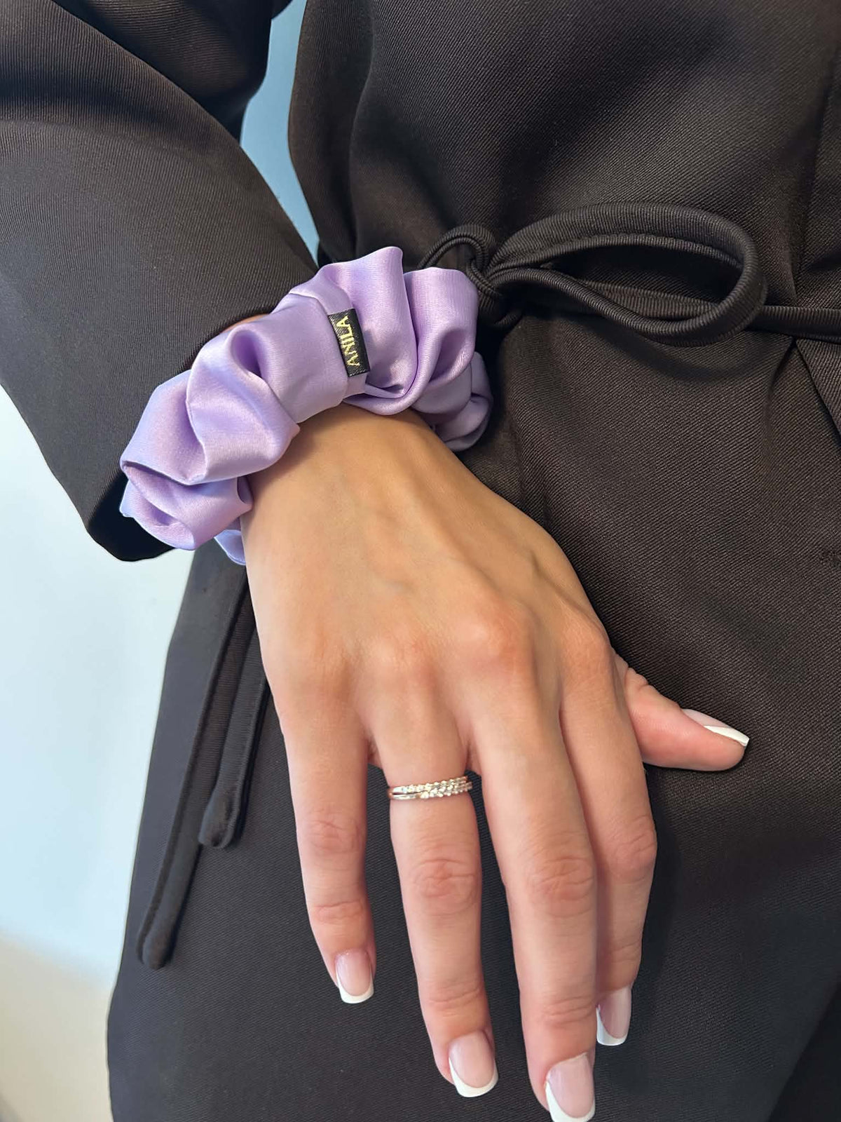 „LIGHT LILAC“ ARMANI šilko gumytė