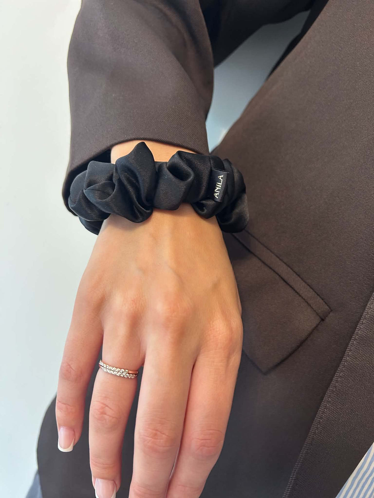 „CLASSIC BLACK“ 100% Mulberry šilko gumytė