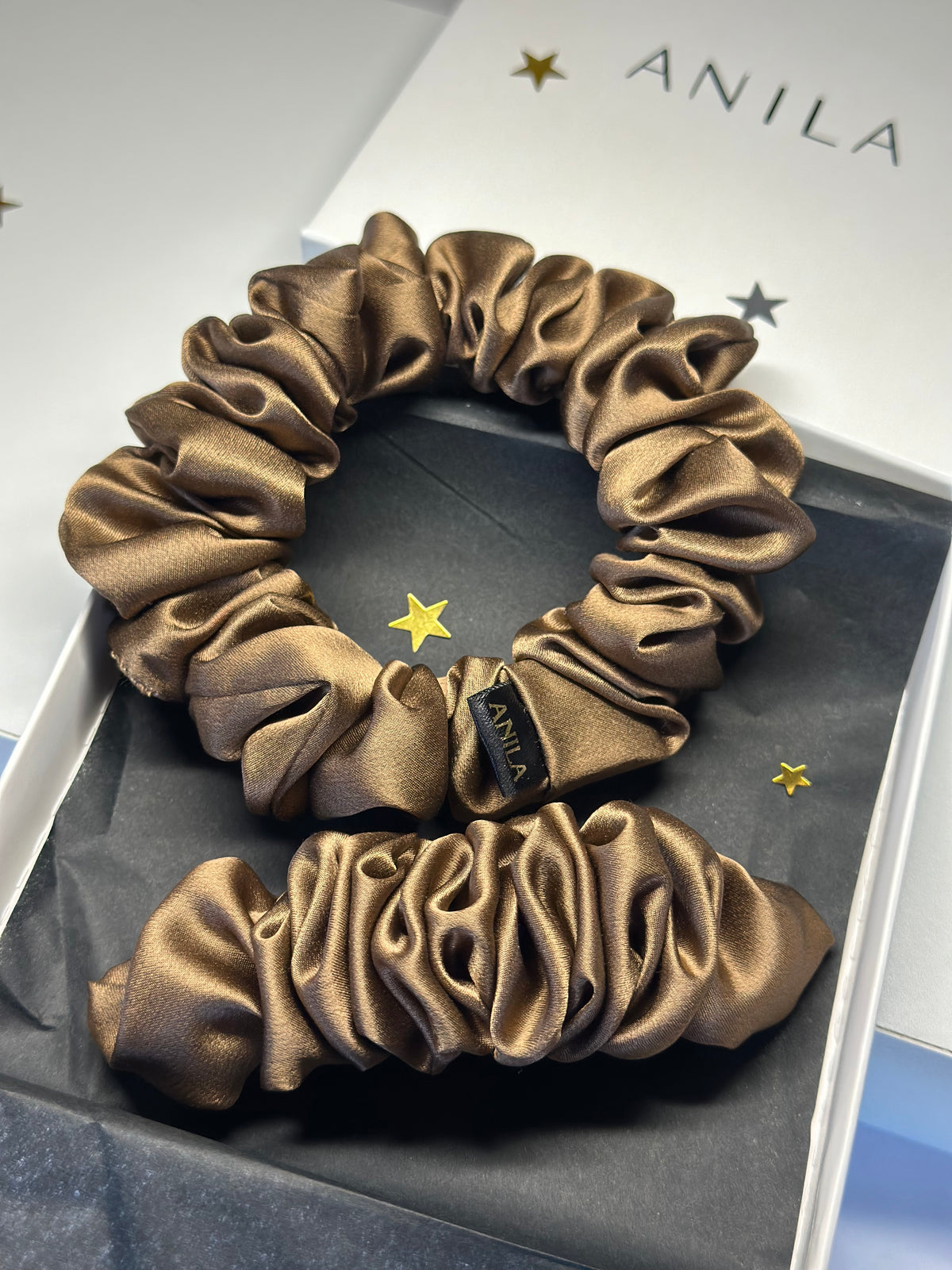 MILK CHOCOLATE šilkinis segtukas ir gumytė
