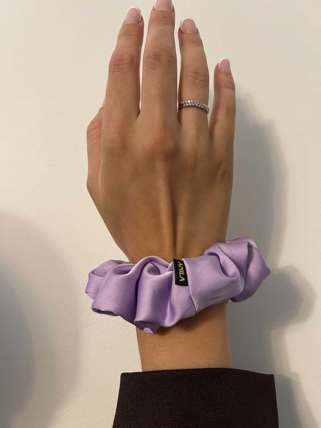 „LIGHT LILAC“ ARMANI šilko gumytė