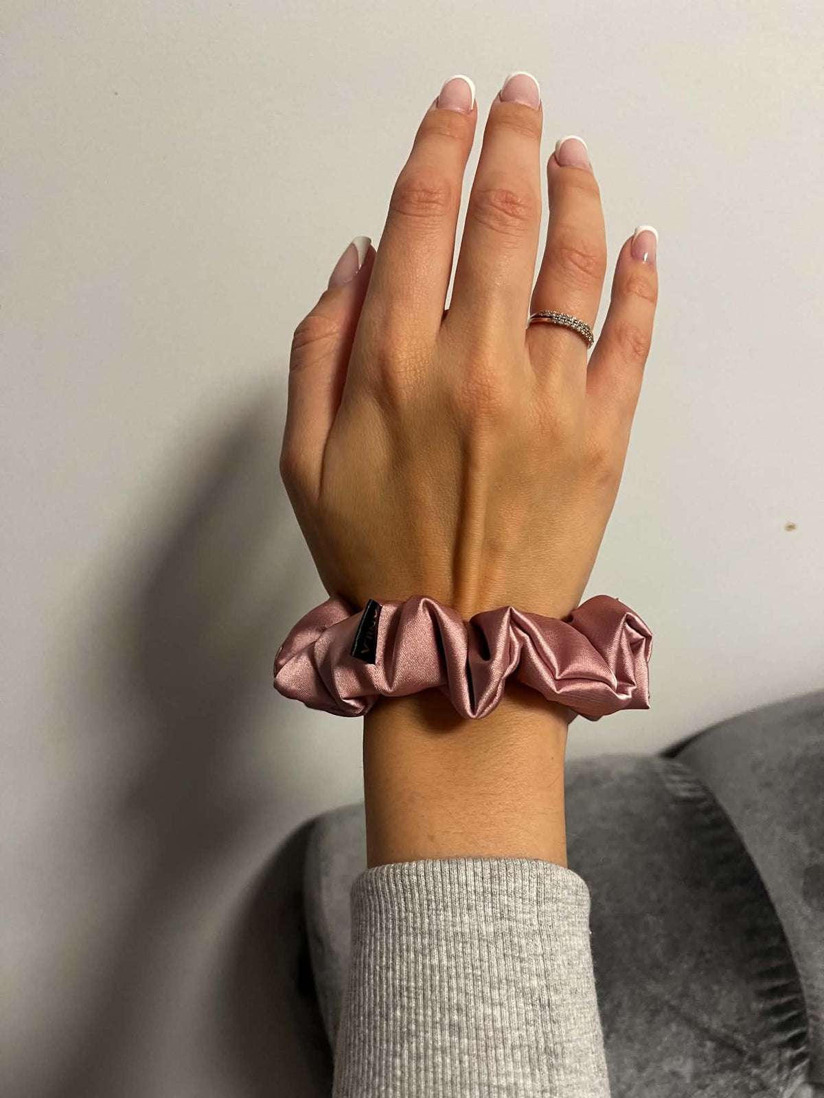 SOFT ROSE ARMANI šilko gumytė